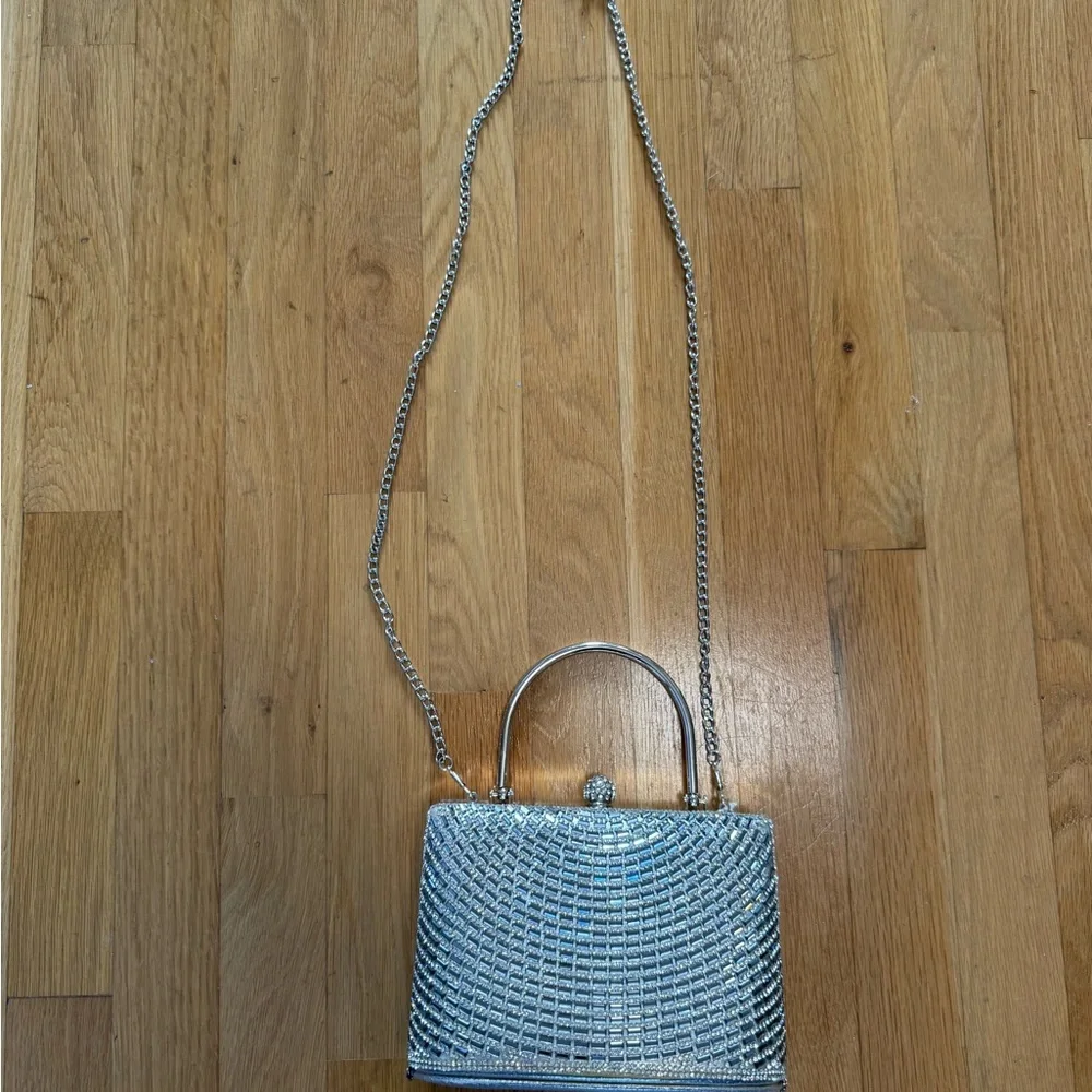 NWT d'morgeaux Silver Rhinestone Clutch Bag AZ7219 Metal Handle Shoulder Purse - Picture 9 of 12